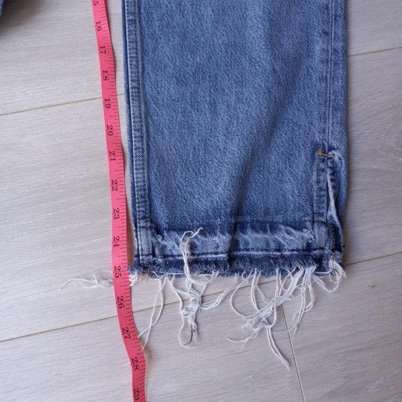 We The Free 28 High Rise Distressed Relaxed Fit Jeans, Sz 30 - Picture 14 of 16